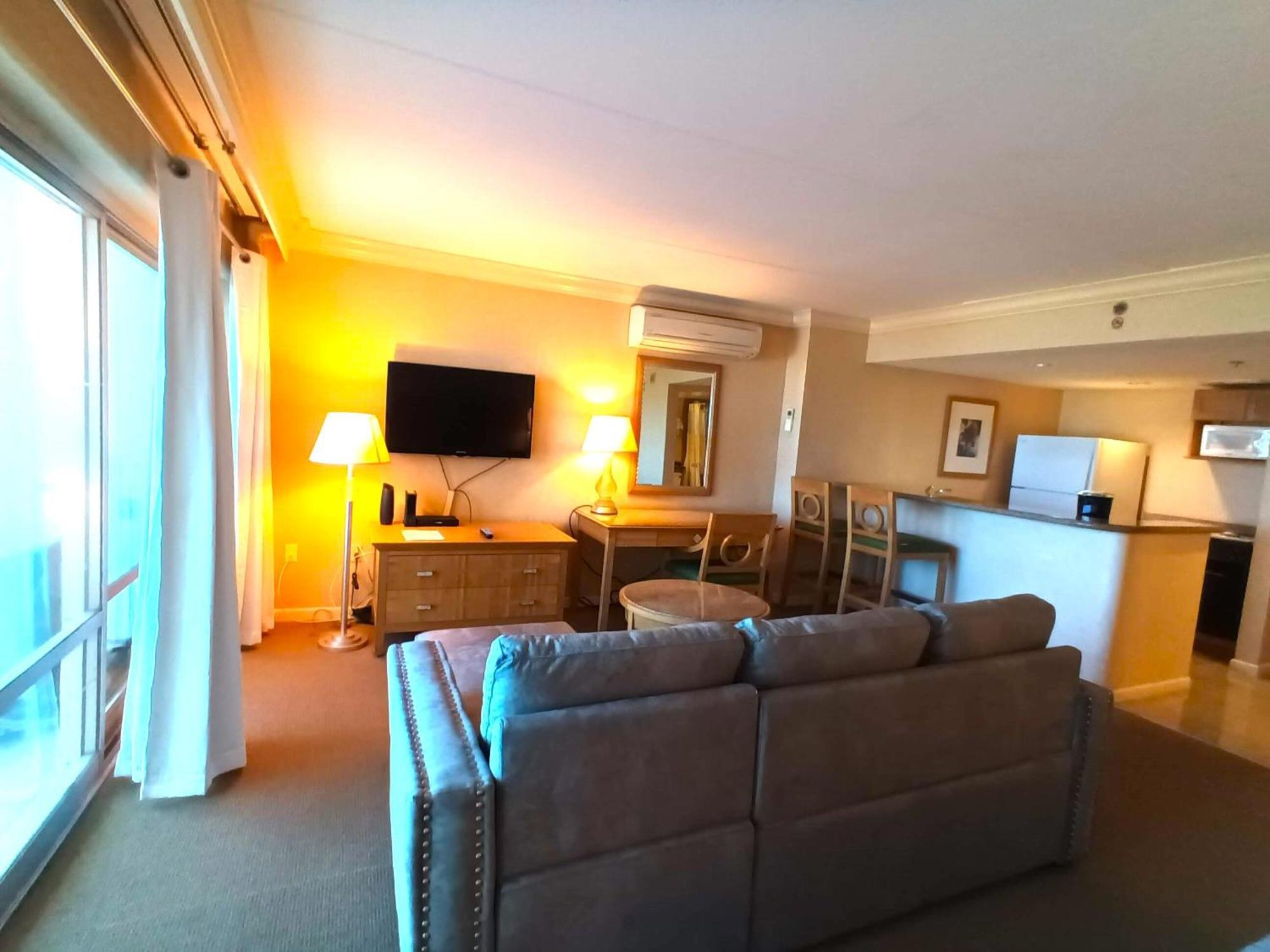 Ilikai Apt 302 - Spacious Studio With Stunning Ocean & Harbor Views Χονολουλού Εξωτερικό φωτογραφία